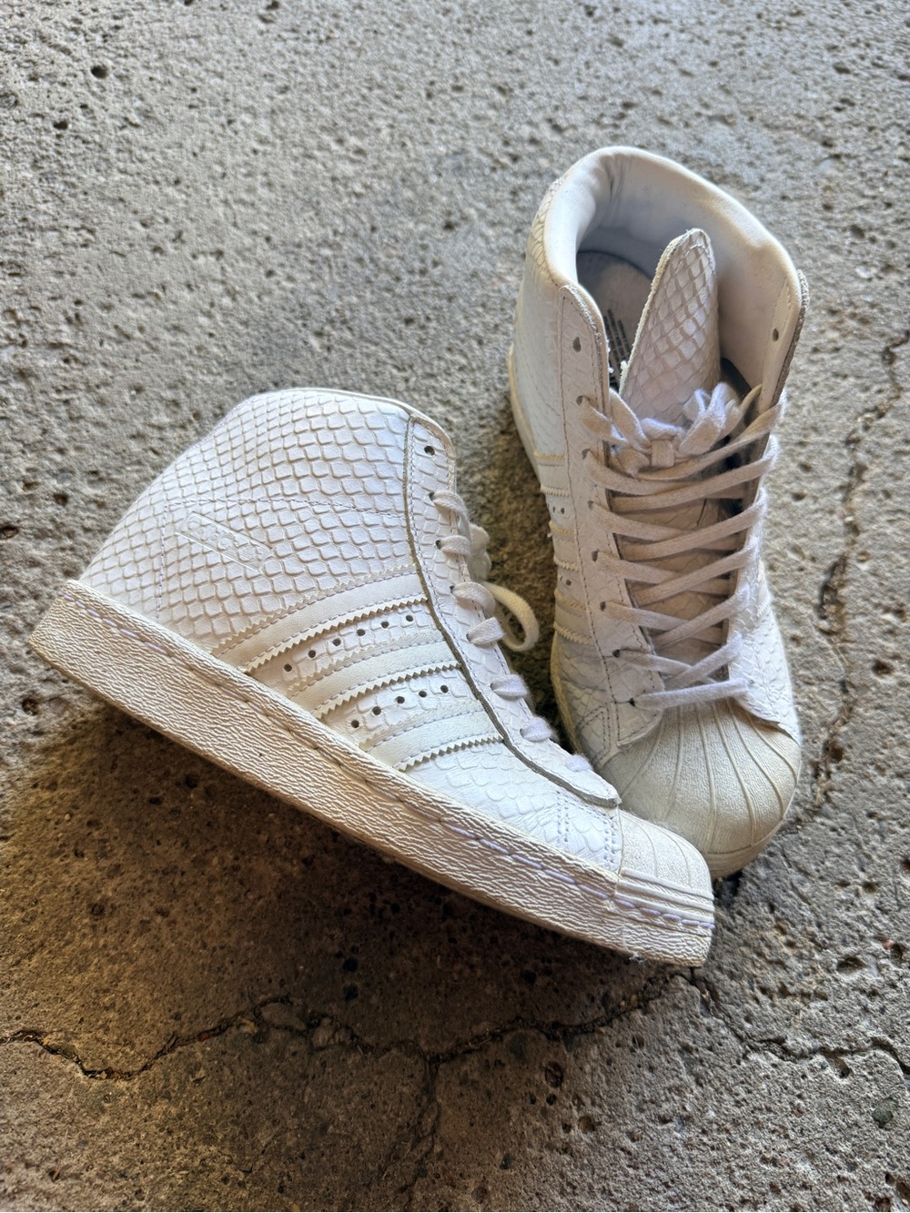 Adidas Women’s US 6 Superstar Up High-Top Snakeskin White Sneakers